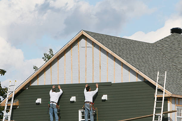 Professional Siding Replacement technician working in Clarksville, OH